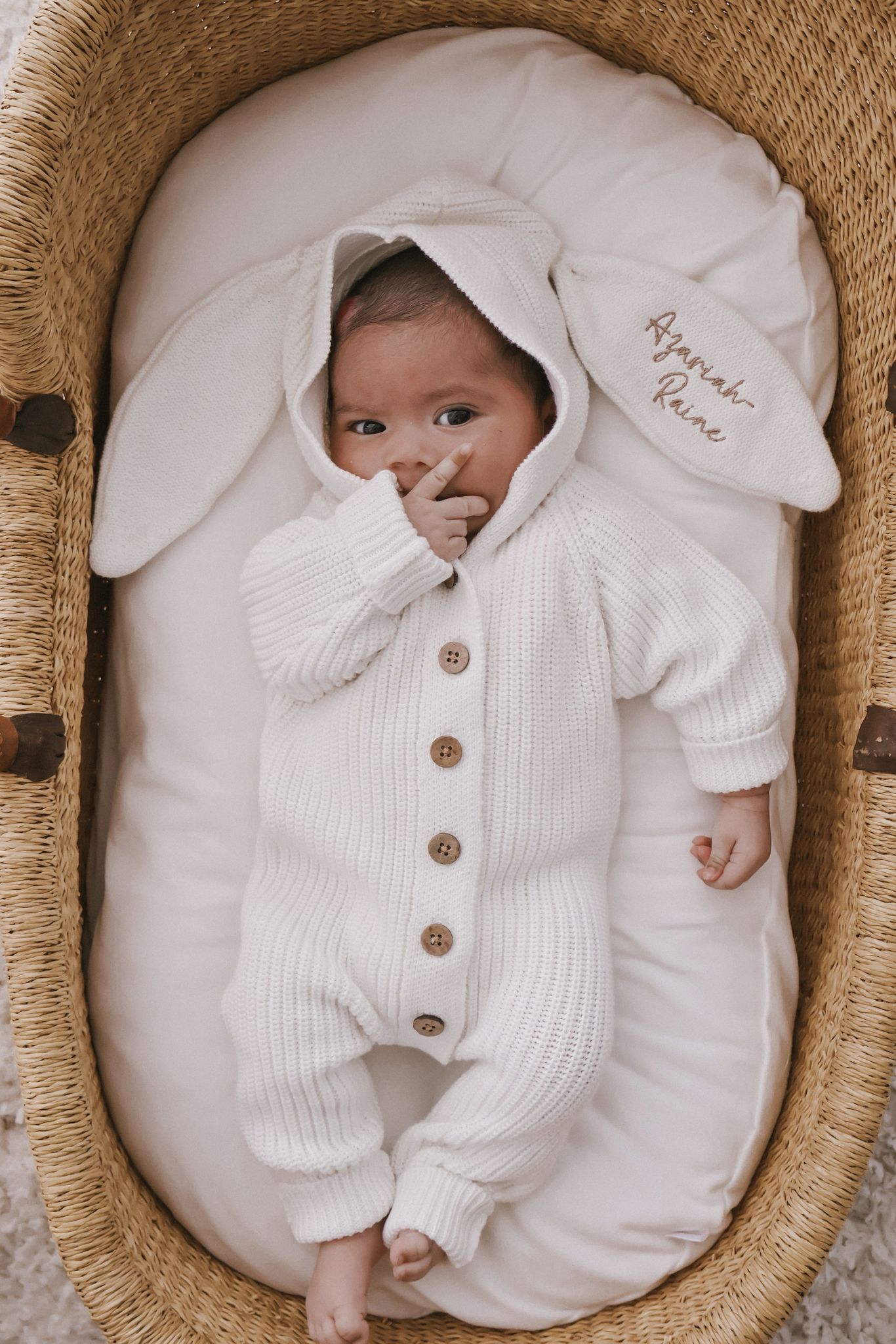 Tutina in cotone bianco per neonati con orecchie da coniglietto personalizzabile con nome ricamato