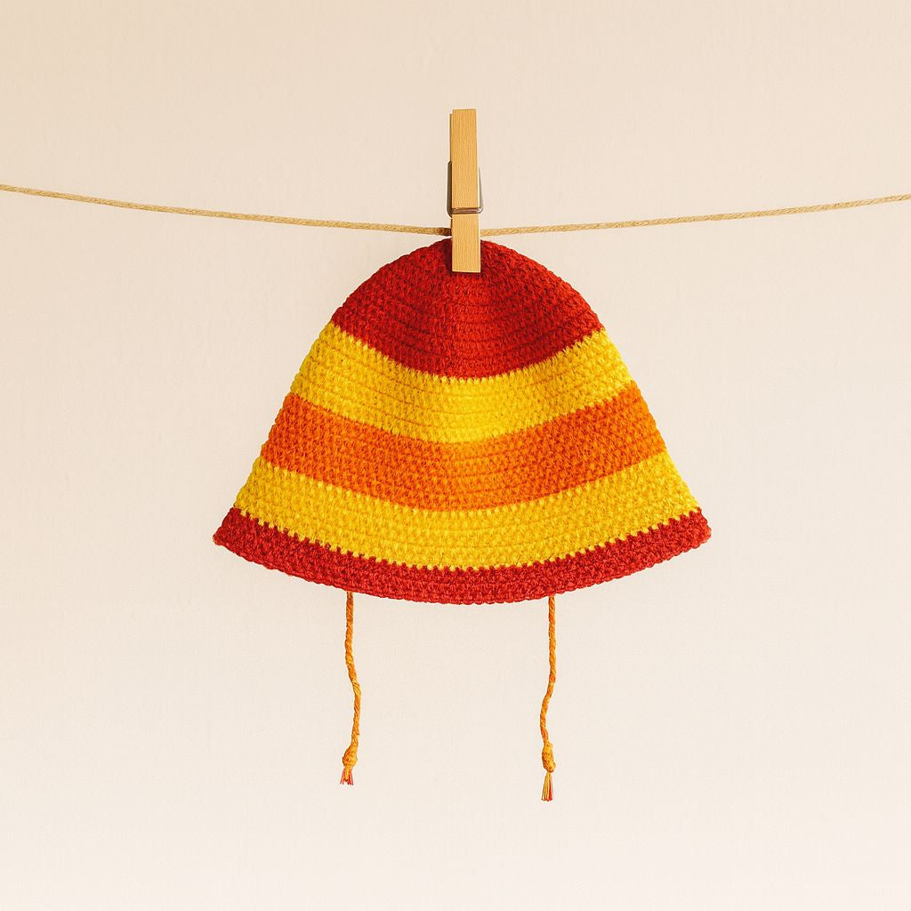 cappellino alla pescatora per bambini giallo, rosso e arancio a strisce