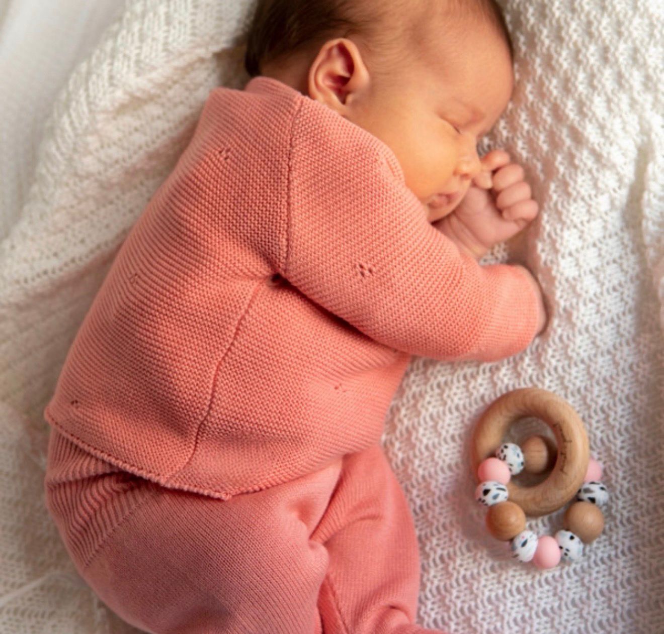 completino composta da maglioncino e ghette color corallo per neonate