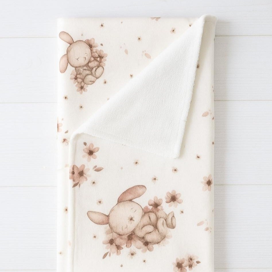 copertina in mussola di cotone fantasia coniglietti e spugna di fibra di bambù
