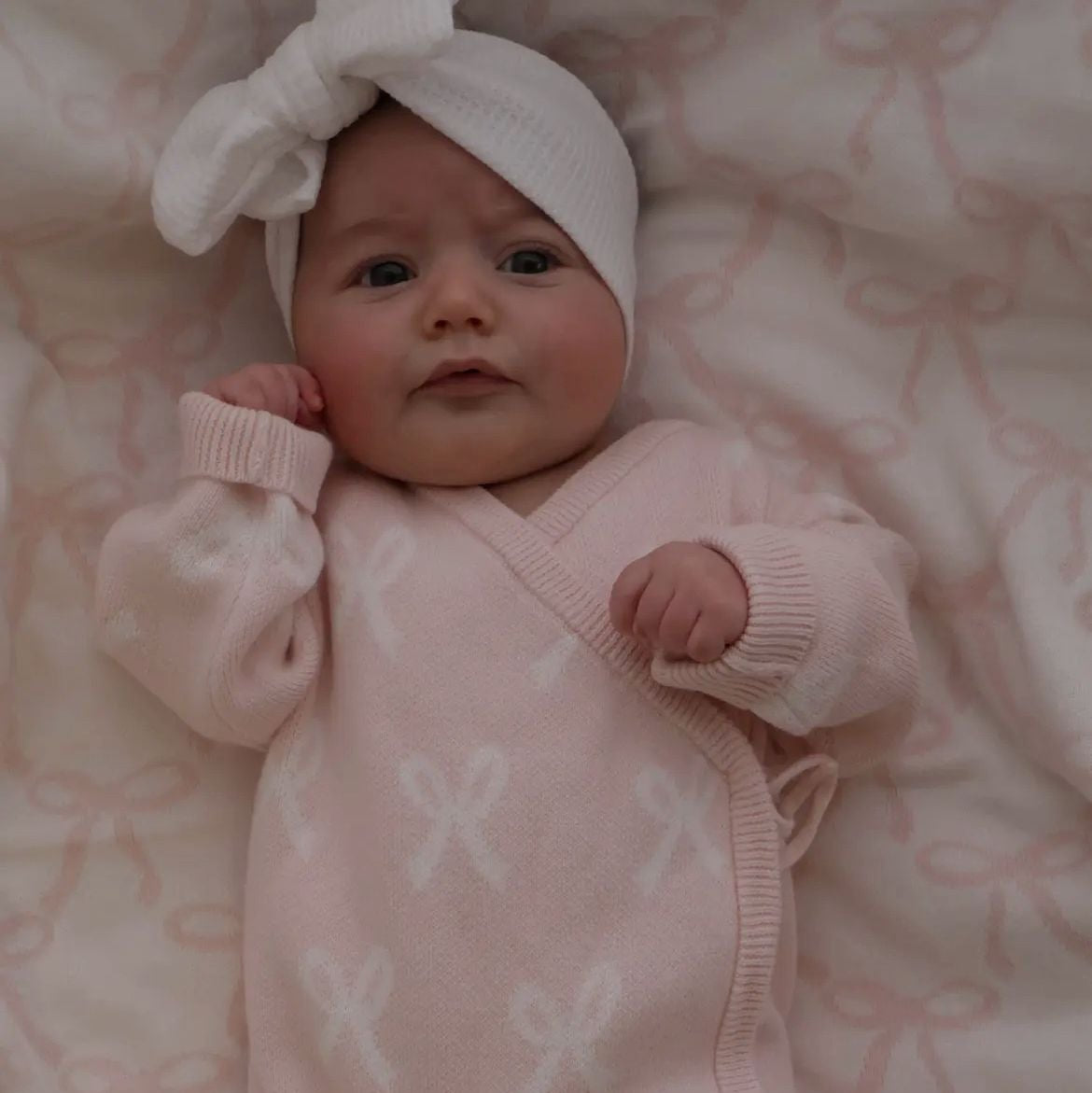 Tutina per neonati in caldo cotone rosa con fantasia a fiocchetti