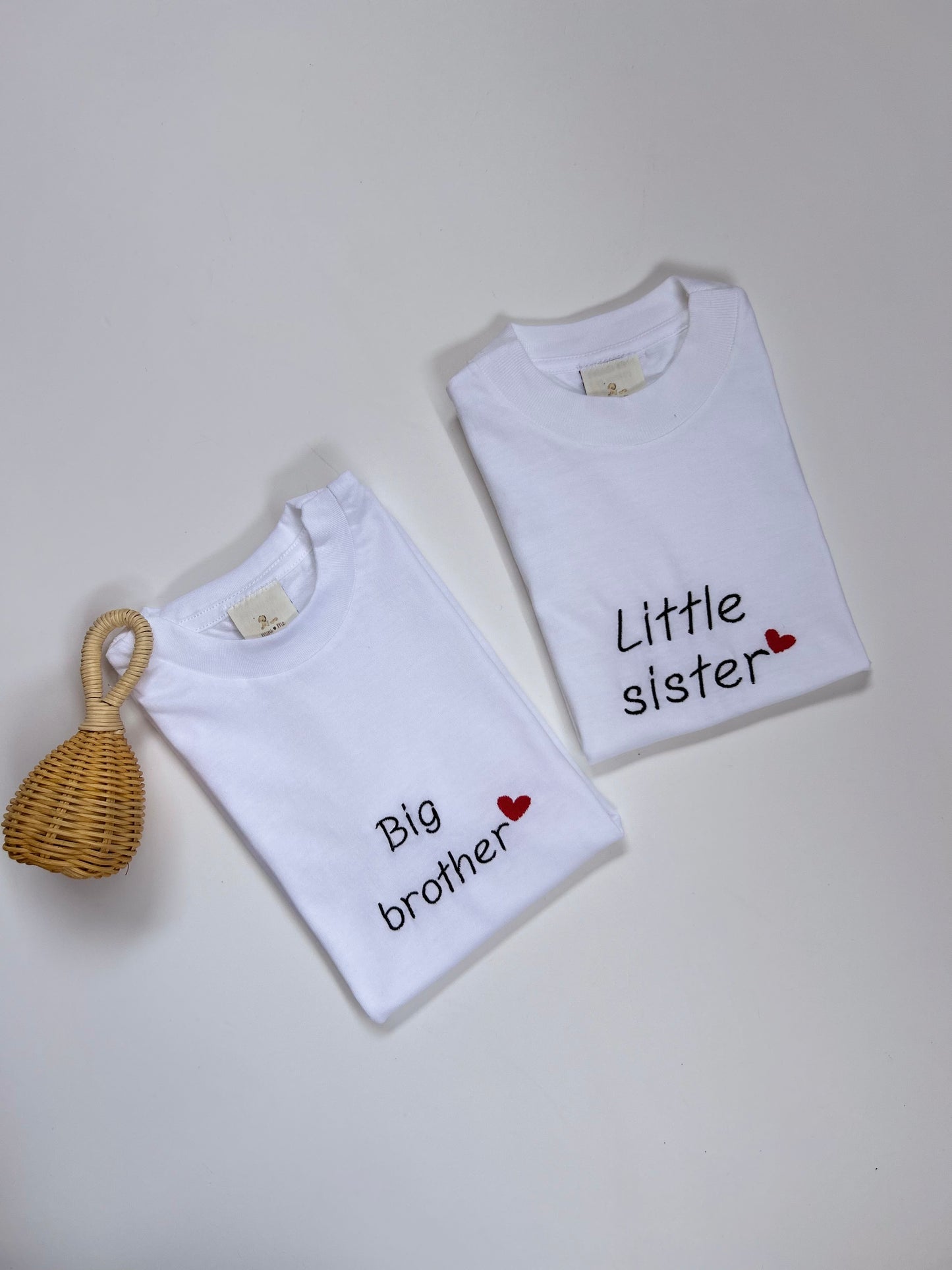 T-shirt Bimbo/a con dedica personalizzata con ricamo