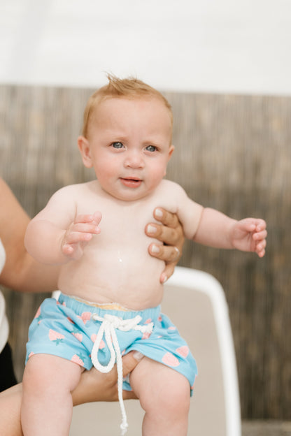 Malibu Strawberry Boy | Costume da bagno a pantaloncino bimbo con fragoline