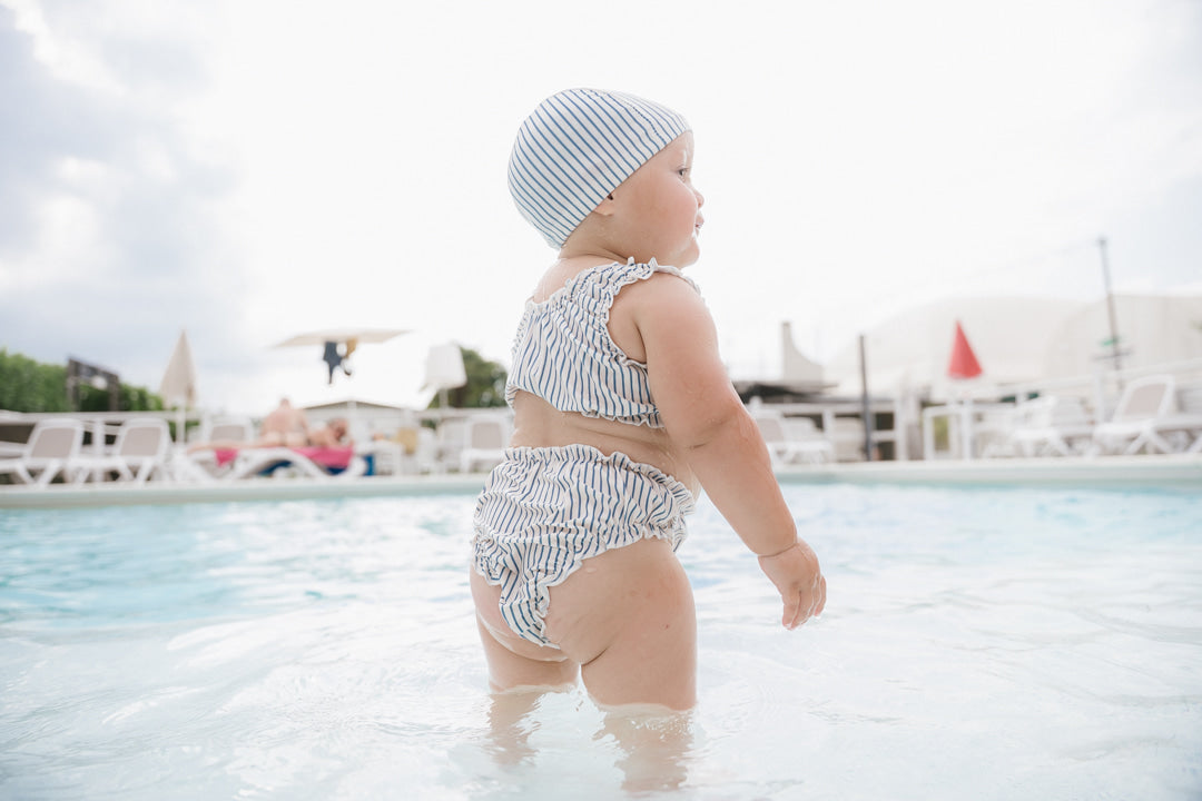 Baby Amalfi | Set bikini + cuffia a righe con ciliegie