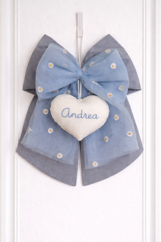 Fiocco nascita | fiocco doppio in tessuto con tulle ricamato azzurro