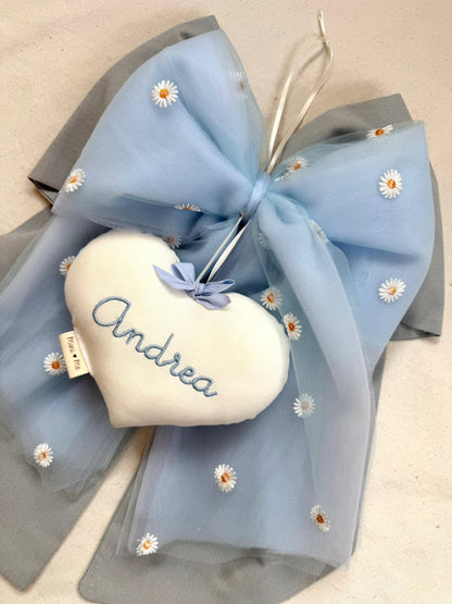 Fiocco nascita | fiocco doppio in tessuto con tulle ricamato azzurro