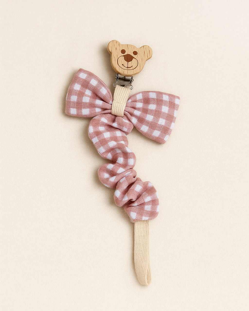 Clip per il ciuccio cucita a mano con fermaglio in legno a forma di orsetto
