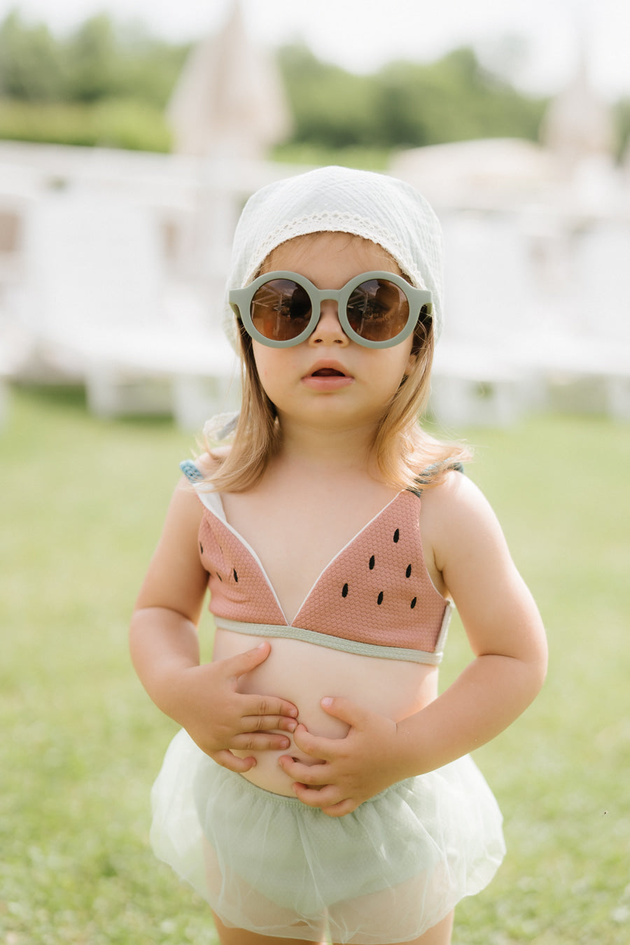 divertente costume da bagno da bambina  pezzi che ricorda i colori e i dettagli dell'anguria
