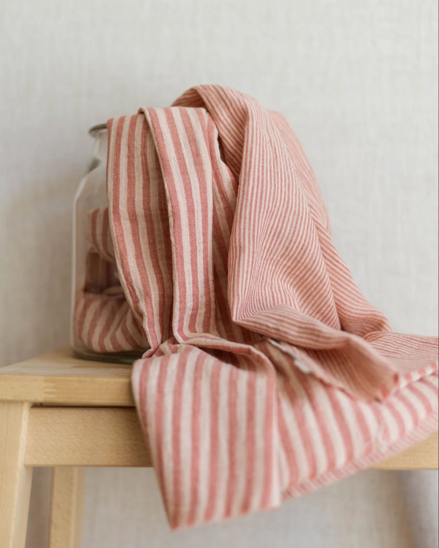Mussola di cotone a righe rosa antico per completino pantalone e bandana Ibiza