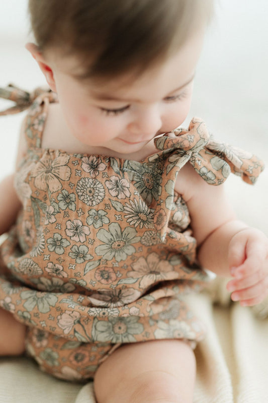 Saint Tropez | pagliaccetto sartoriale con fiocchi