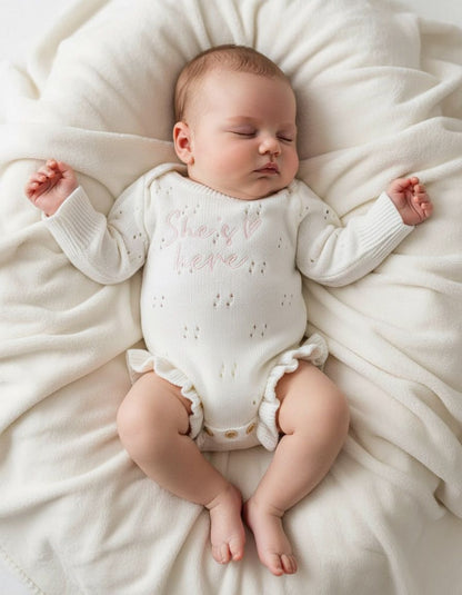 Pagliaccetto per neonate in cotone biologico bianco personalizzabile con nome o dedica