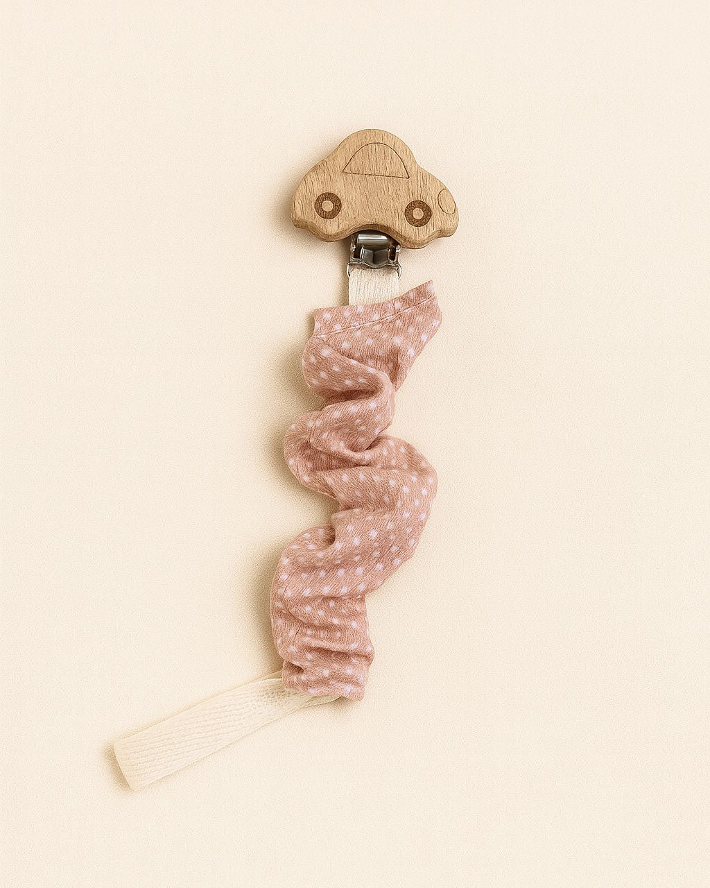 Porta ciuccio con clip in legno a forma di macchinina e catenella in tessuto beige a pois