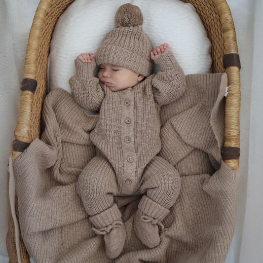 bimbo che dorme con tutina del set biscotto di Ricamo Mini Me