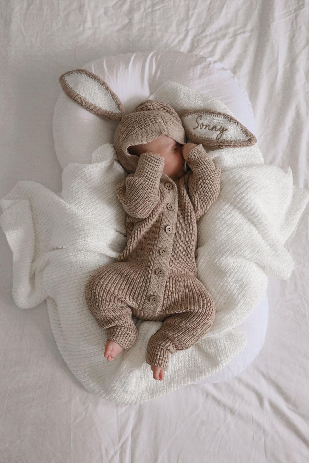 tutina bunny soft choco per neonati con orecchie da coniglietto